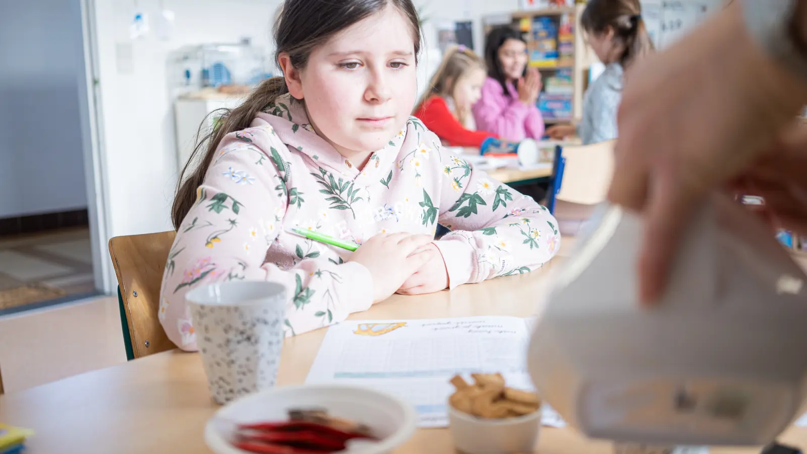 Leerlingen werken geconcentreerd in de klas
